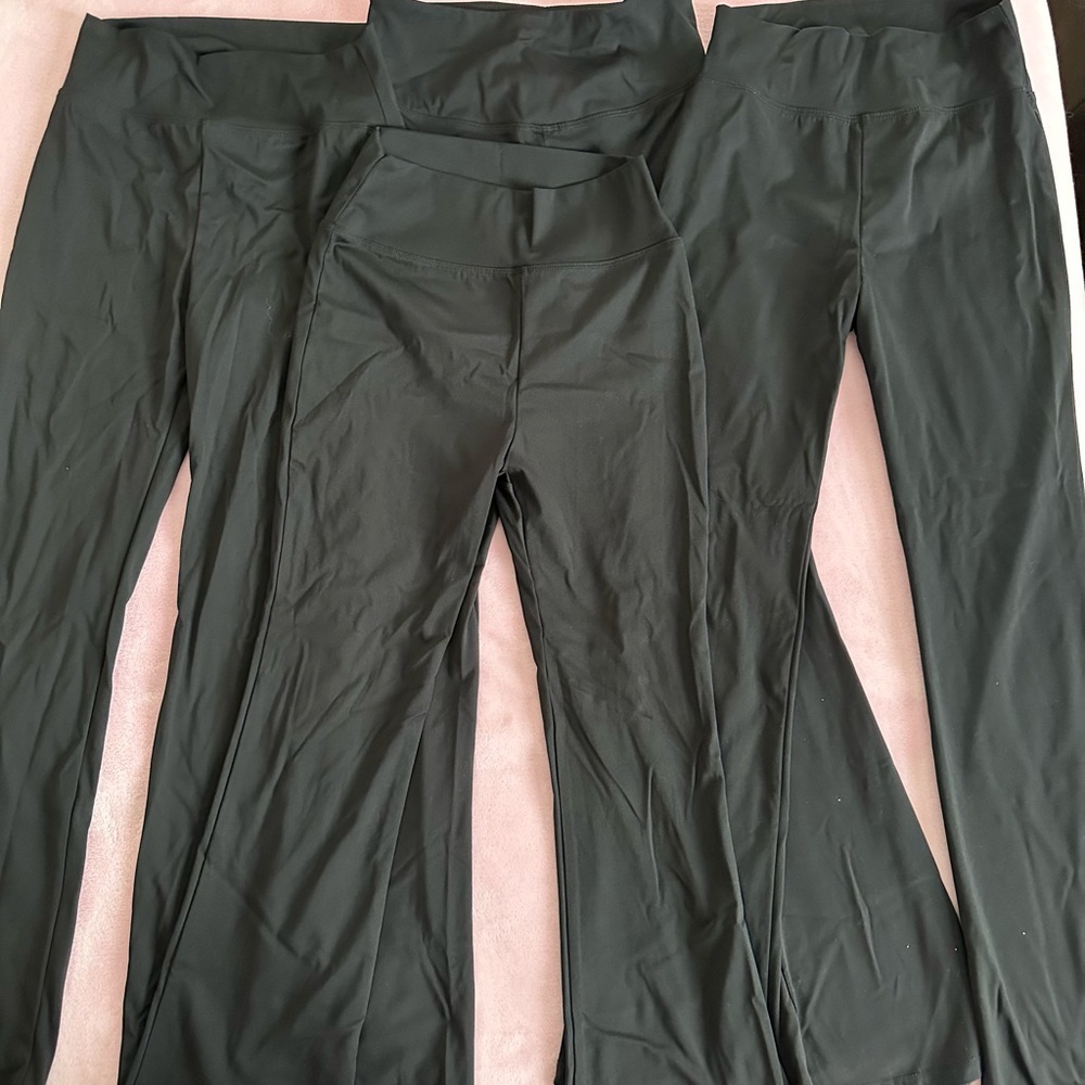 (4) Youth L -Black High-Waisted Flare Leggings